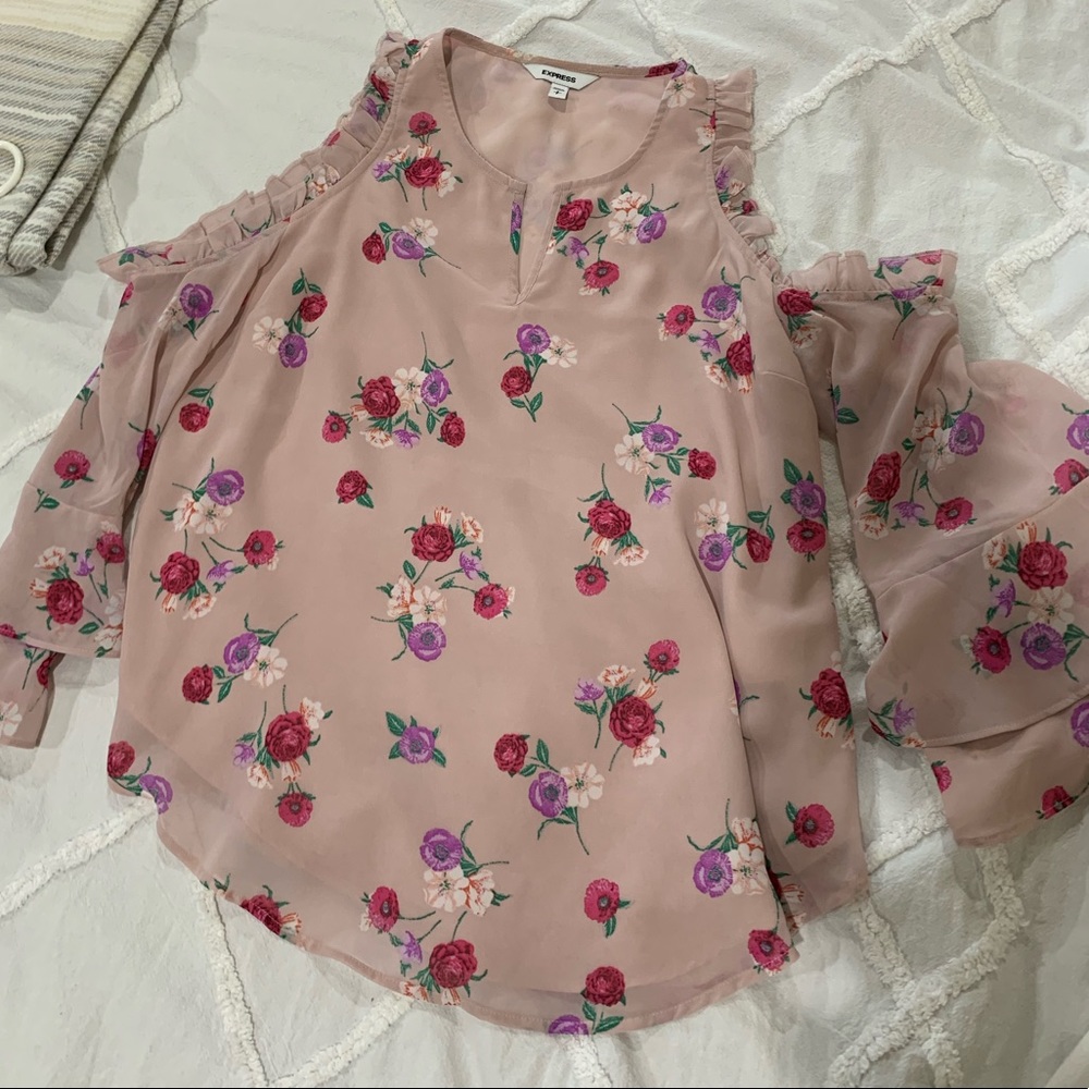 Express floral 3/4 length ruffle top